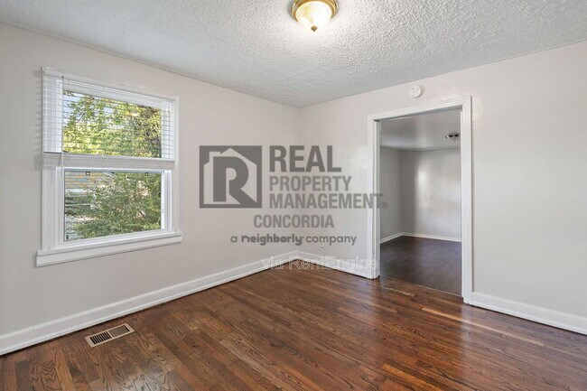 Building Photo - 2009 Oakwood Ave