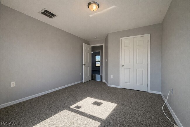 Building Photo - 1222 NE 40th Terrace