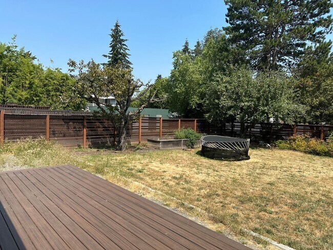 Building Photo - Charming 3-bed, 1 bath Home in North Seattle!