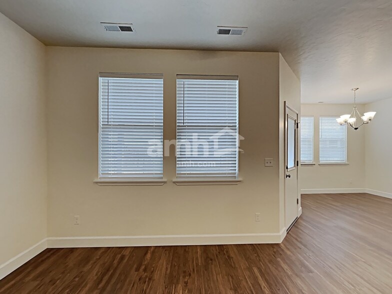 Building Photo - 161 E Sicily Dr