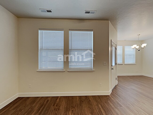 Building Photo - 108 E Sicily Dr