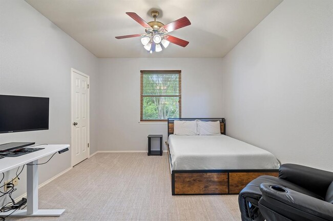 Building Photo - 2812 Cascade Falls Dr