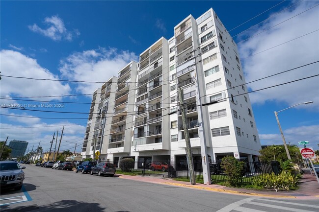 Building Photo - 7850 Byron Ave