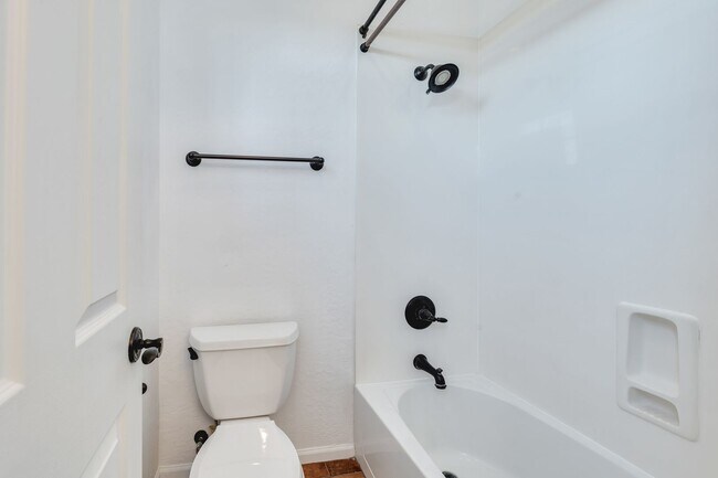 Building Photo - Highly Upgraded SPACIOUS home in desirable Aviano in Desert Ridge!