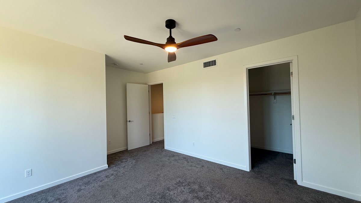 Building Photo - 488 Garden St