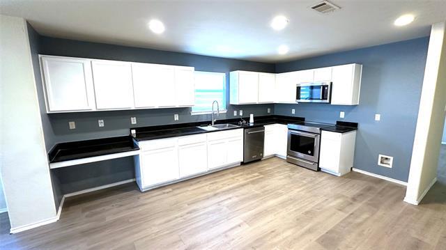 Building Photo - 817 Lark Dr