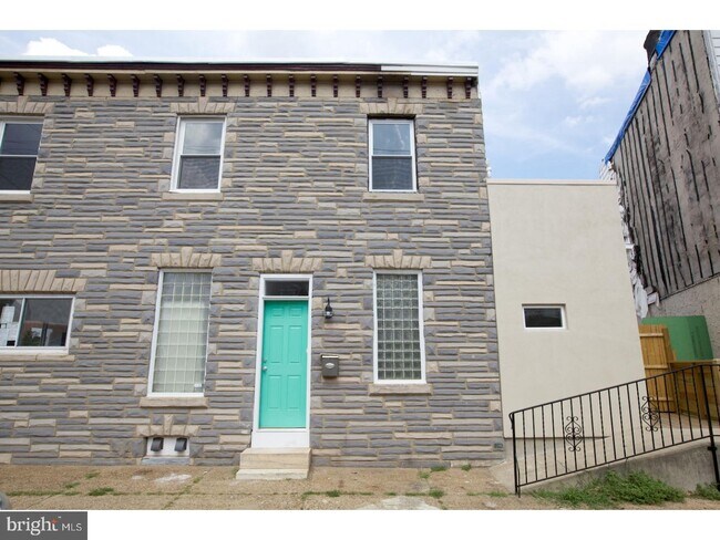 Building Photo - 2001 Tulip St