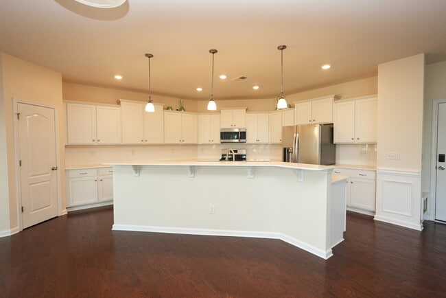 Building Photo - Modern 4BR 3.5BA w/ Updated Kitchen + Screened Porch + Wraparound Island in Bryton