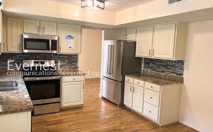 Building Photo - 2566 Edencreek Ln