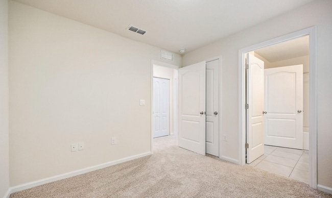 Building Photo - 575 Oakleaf Plantation Pkwy