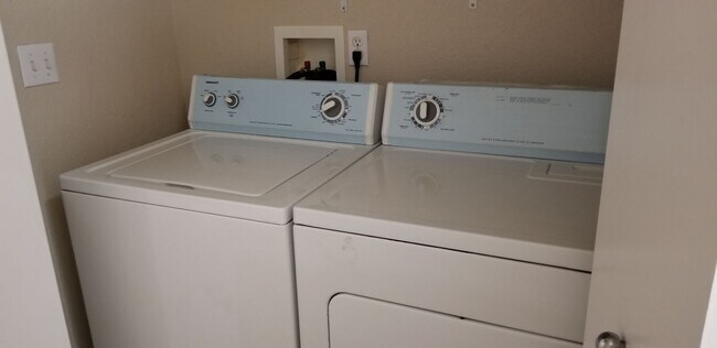 Building Photo - NIN322