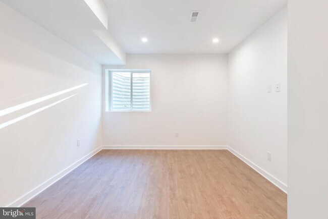 Building Photo - 1509 S Bambrey St