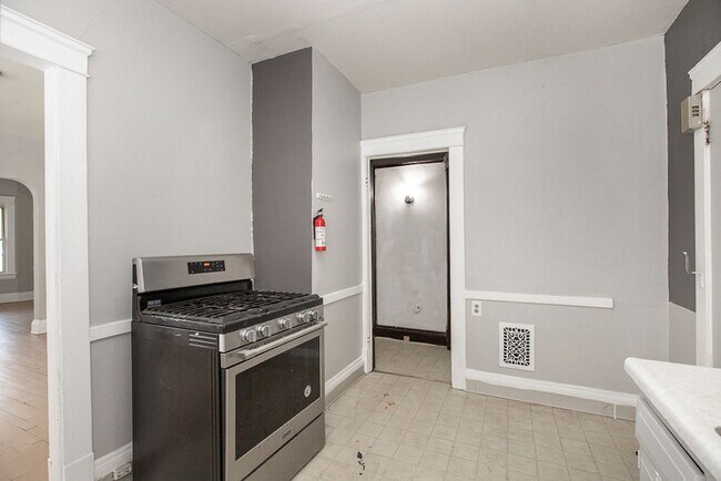 Building Photo - 11519 Carolina Ave