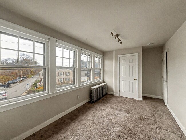 Building Photo - 201 N Aberdeen Ave