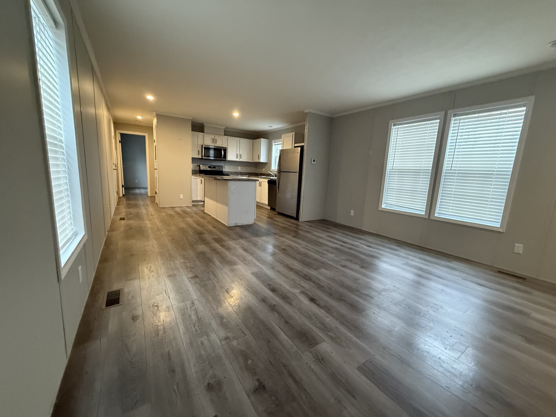 Building Photo - 4418 E Daisy Ln