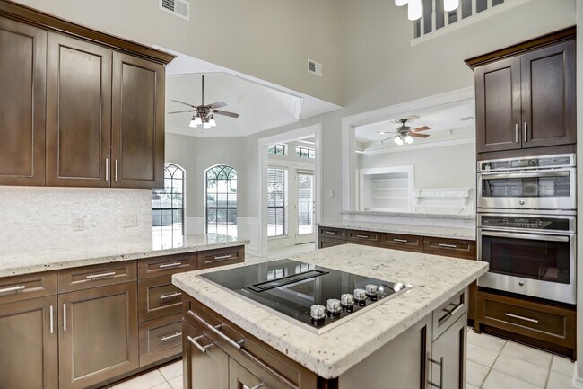 Building Photo - 127 Rush Haven Dr