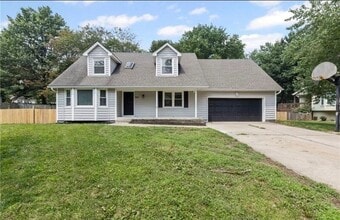 Building Photo - 602 SE Brentwood Dr