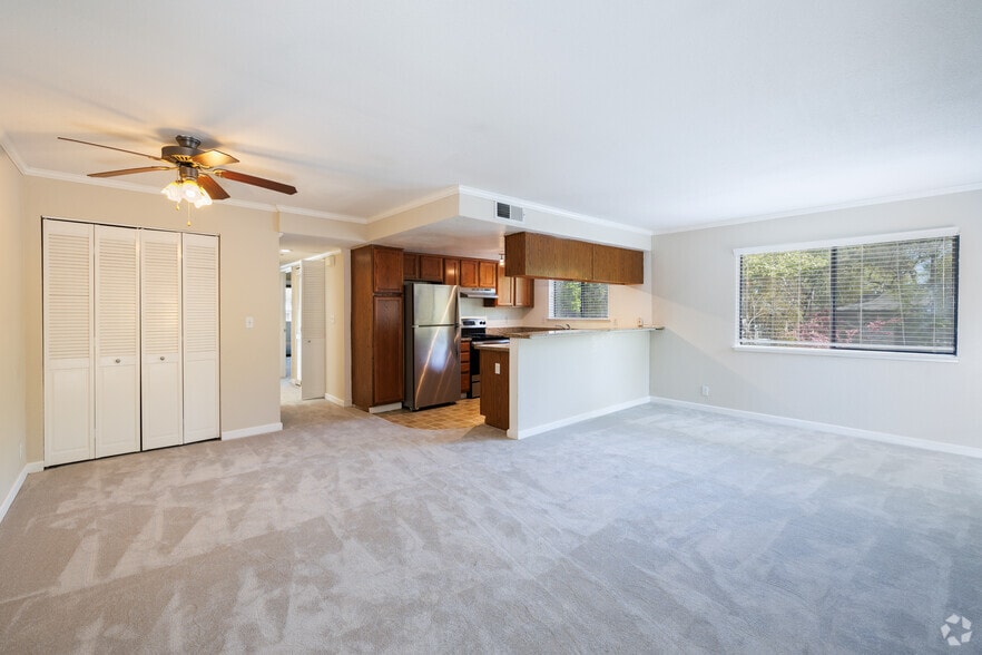 Main Living Area - South 1,012SF - Sycamore Green Apartments