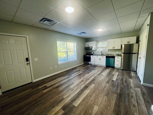 Building Photo - Dunhill Townhouses