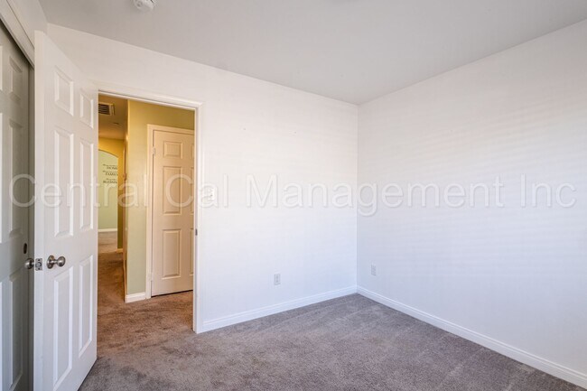 Building Photo - 3 Bedroom/2 Bath Home in Tyner Ranch - $22...