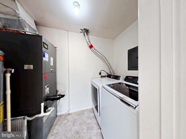 Building Photo - 10701 Kings Riding Way