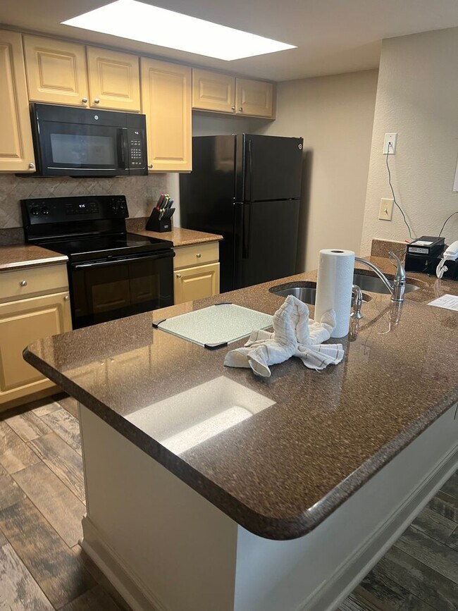 Building Photo - 2456 Sweetwater Club Cir