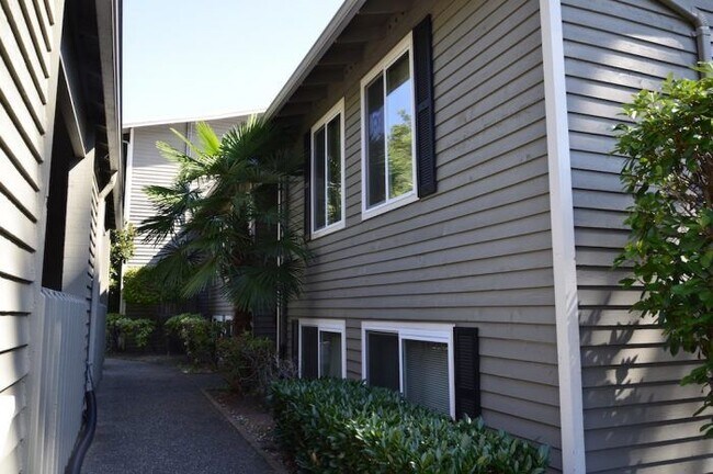 Building Photo - Meydenbauer Park Apartments