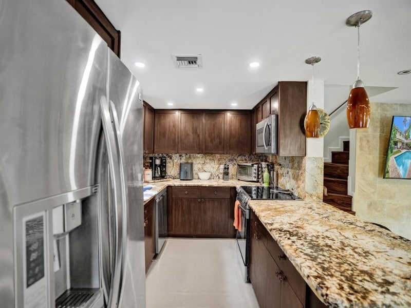 Building Photo - 814 SE 13th St