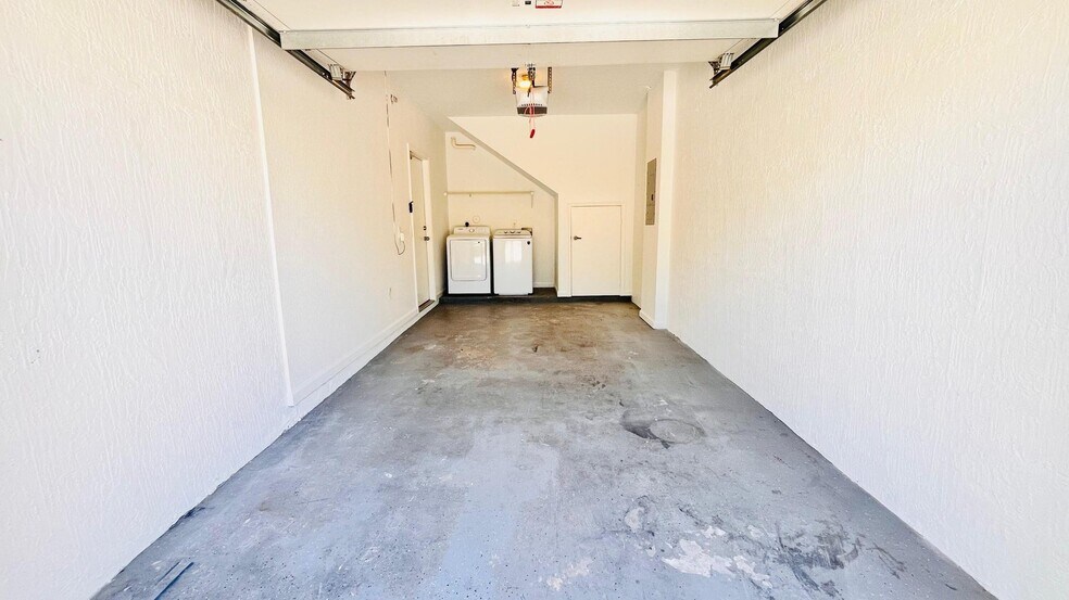 Building Photo - 1436 Hawthorne Pl