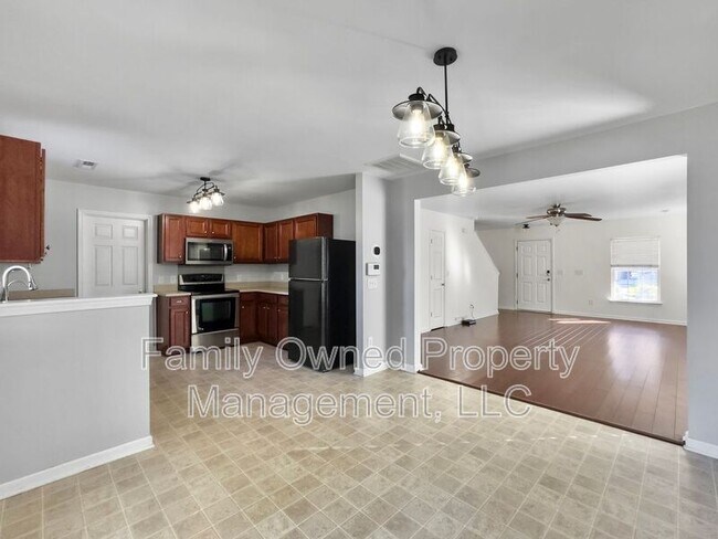 Building Photo - 100 Salem Creek Dr