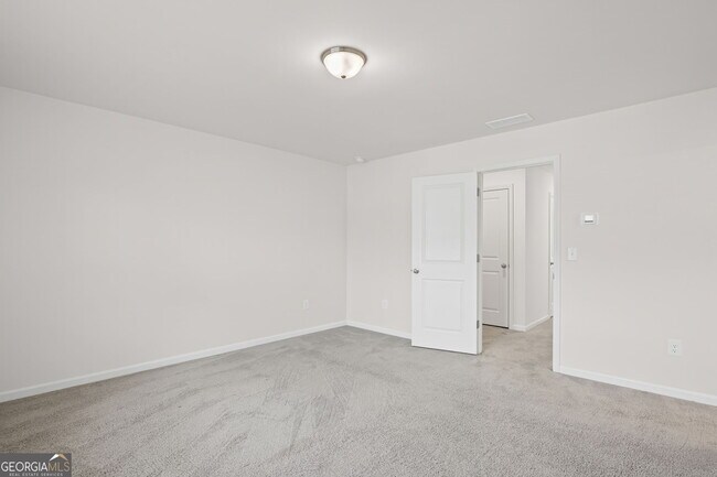 Building Photo - 406 Kings Cross Wy