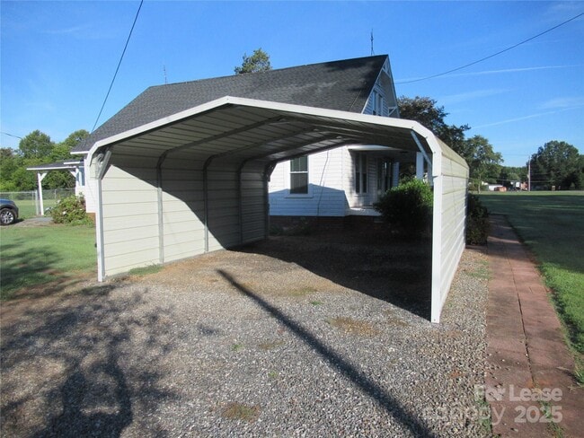 Building Photo - 2639 Emmanuel Church Rd