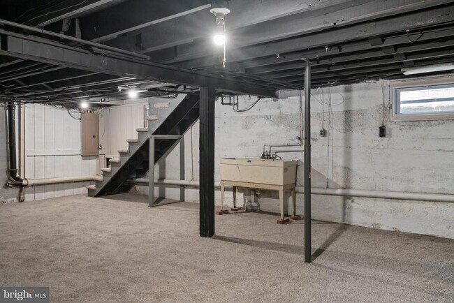 Building Photo - 6 Oak Ln SW