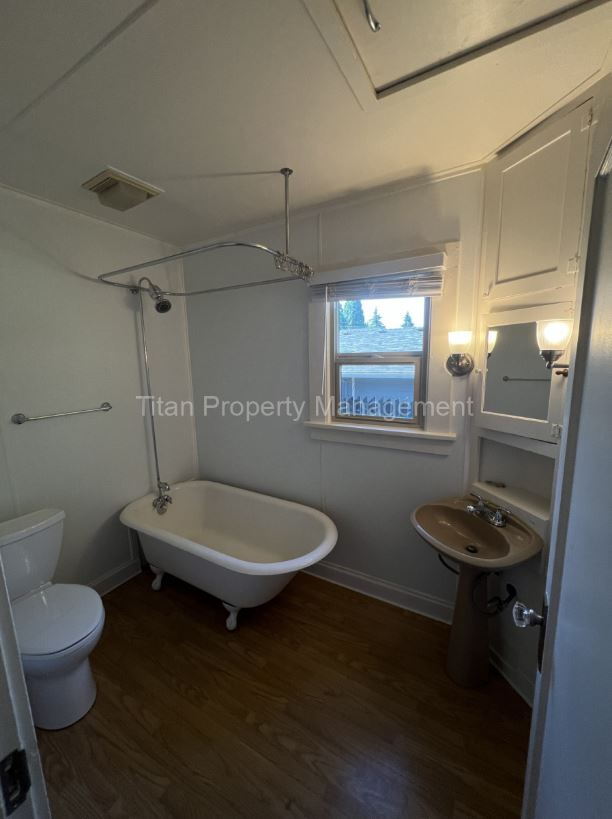 Building Photo - 13940 SE Rupert Dr