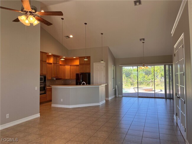 Building Photo - 1521 SW 22nd Pl