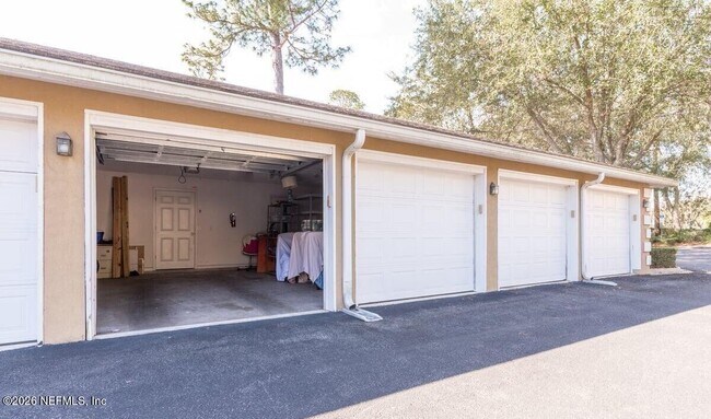 Building Photo - 13727 Richmond Park Dr N
