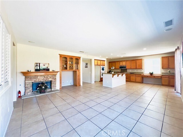 Building Photo - 17231 Greentree Dr