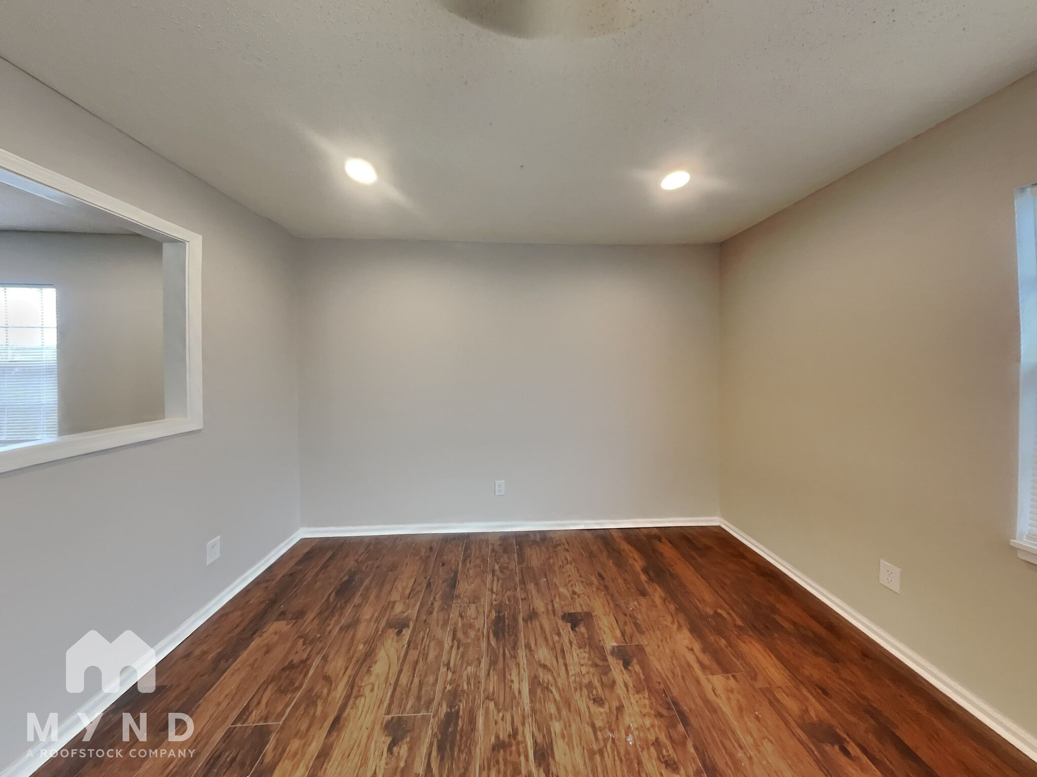 Building Photo - 611 Darlene Dr