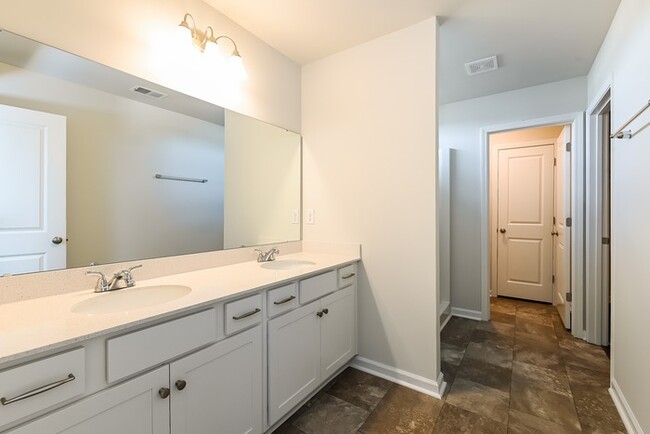 Building Photo - 100 Percheron Dr