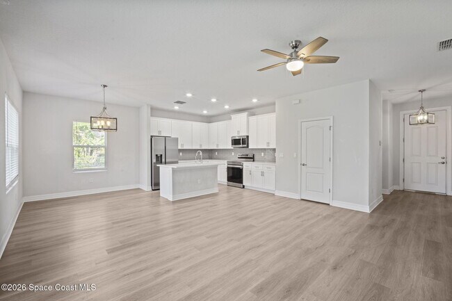 Building Photo - 330 San Marino Rd SW