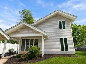 Building Photo - 411 Down Hill Dr