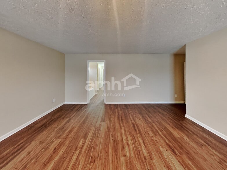 Building Photo - 1947 Acorn Ct