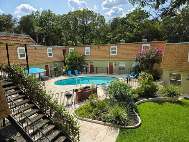 Building Photo - 1500 East Side Dr