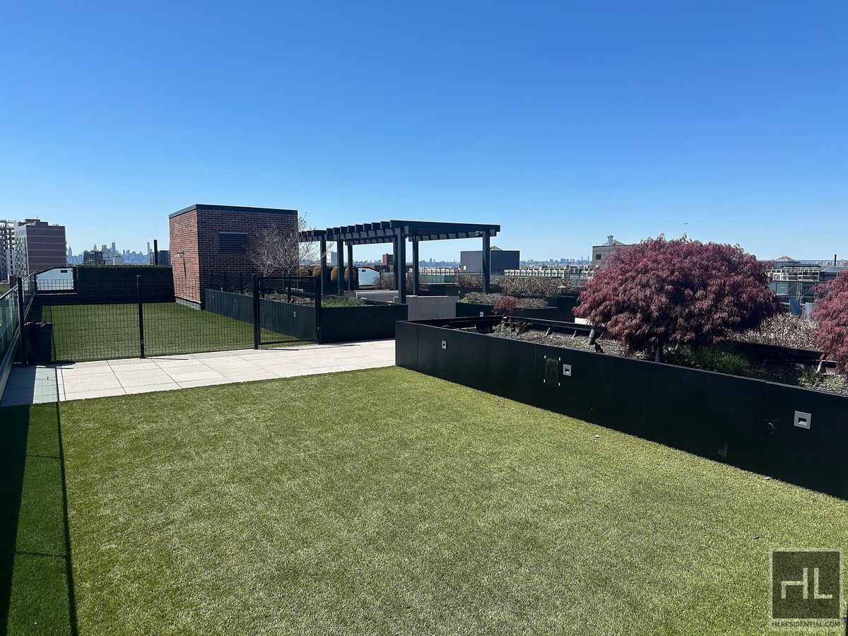 Building Photo - NORTHERN BOULEVARD