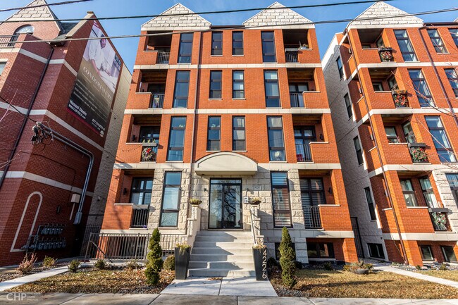 Primary Photo - 4226 S Ellis Ave