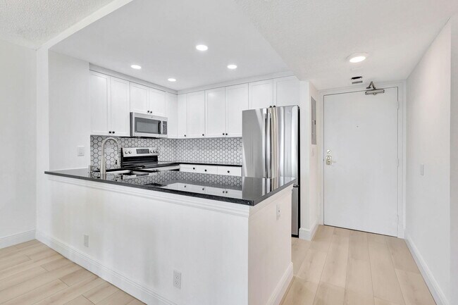 Building Photo - 3540 S Ocean Blvd