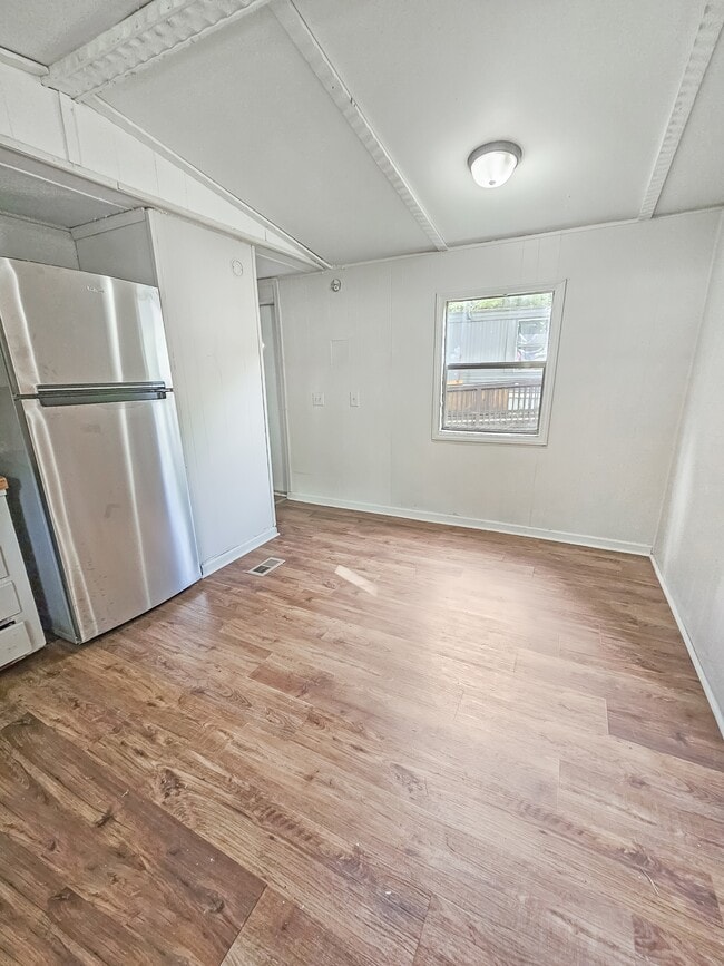 Building Photo - 412 McElhaney Rd