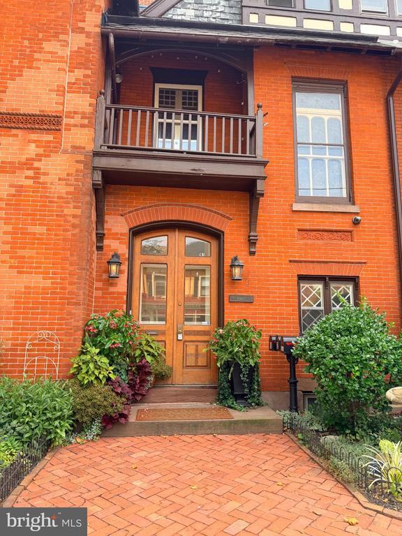Building Photo - 256 Radcliffe St