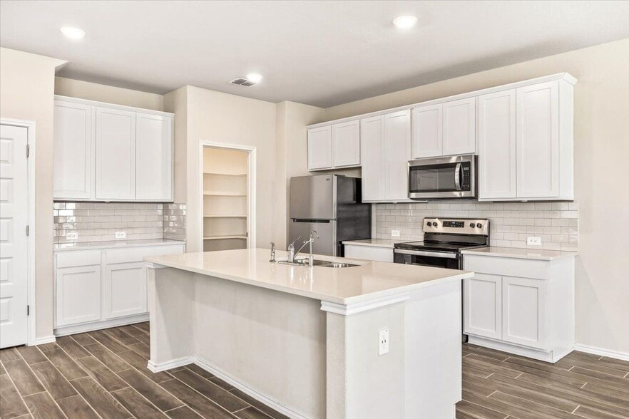 Building Photo - 2521 Ayers Dr