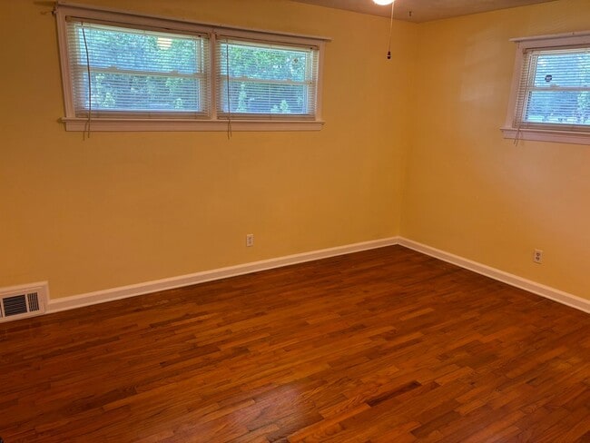 Building Photo - Welcome to this 1,692 sq ft Columbus, GA home offering 3 bedrooms and 1.5 bathrooms